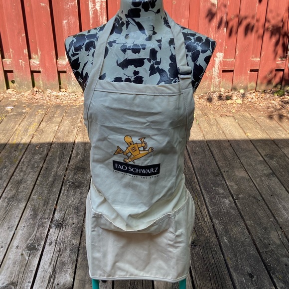 FAO Schwarz Child Size Apron - Picture 1 of 12